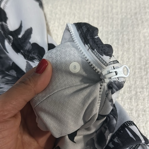 Lululemon - Picture 3 of 5